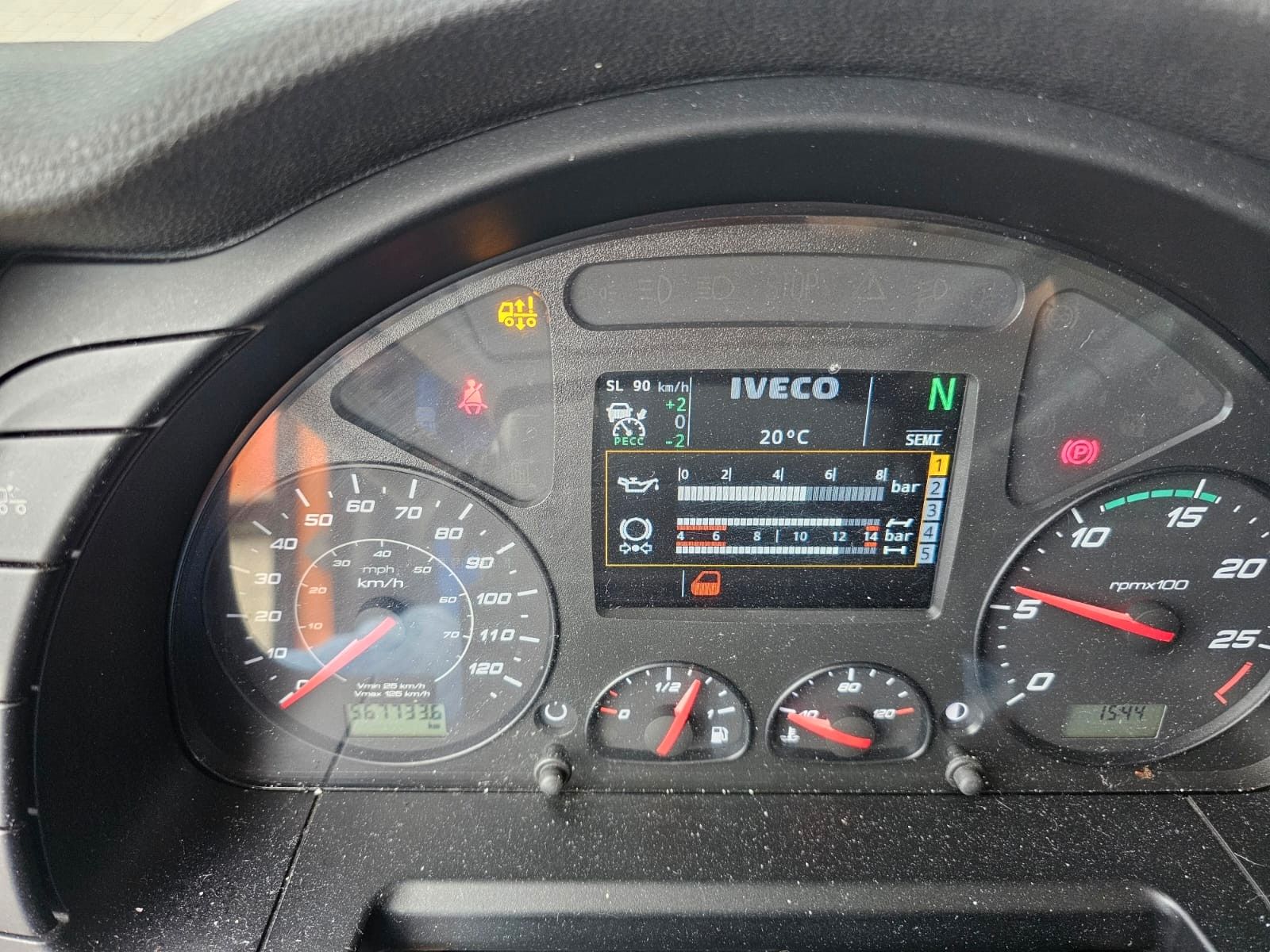 Fahrzeugabbildung Iveco 460 Hi Way, Retarder, Abstandstempomat