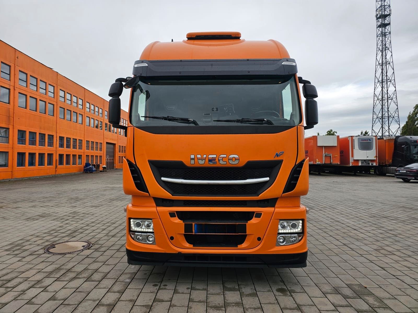 Fahrzeugabbildung Iveco 460 Hi Way, Retarder, Abstandstempomat