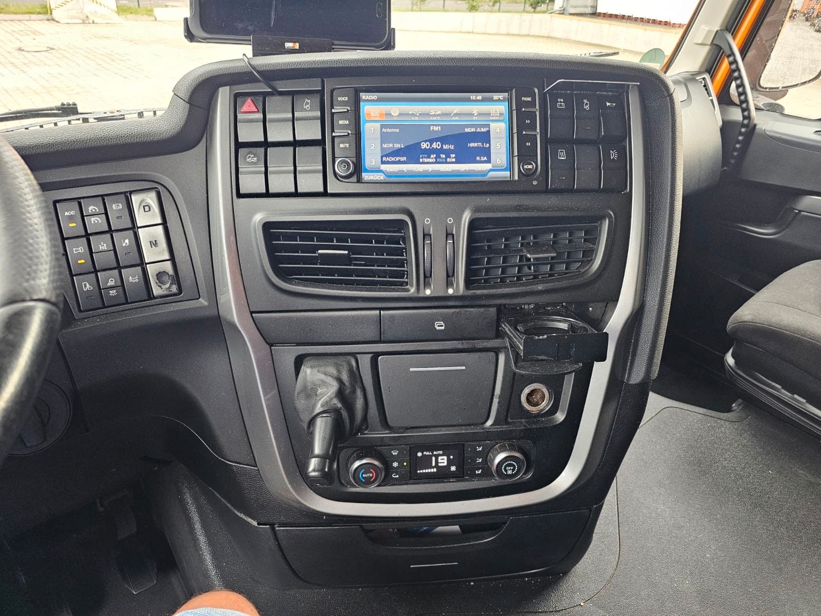 Fahrzeugabbildung Iveco 460 Hi Way, Retarder, Abstandstempomat