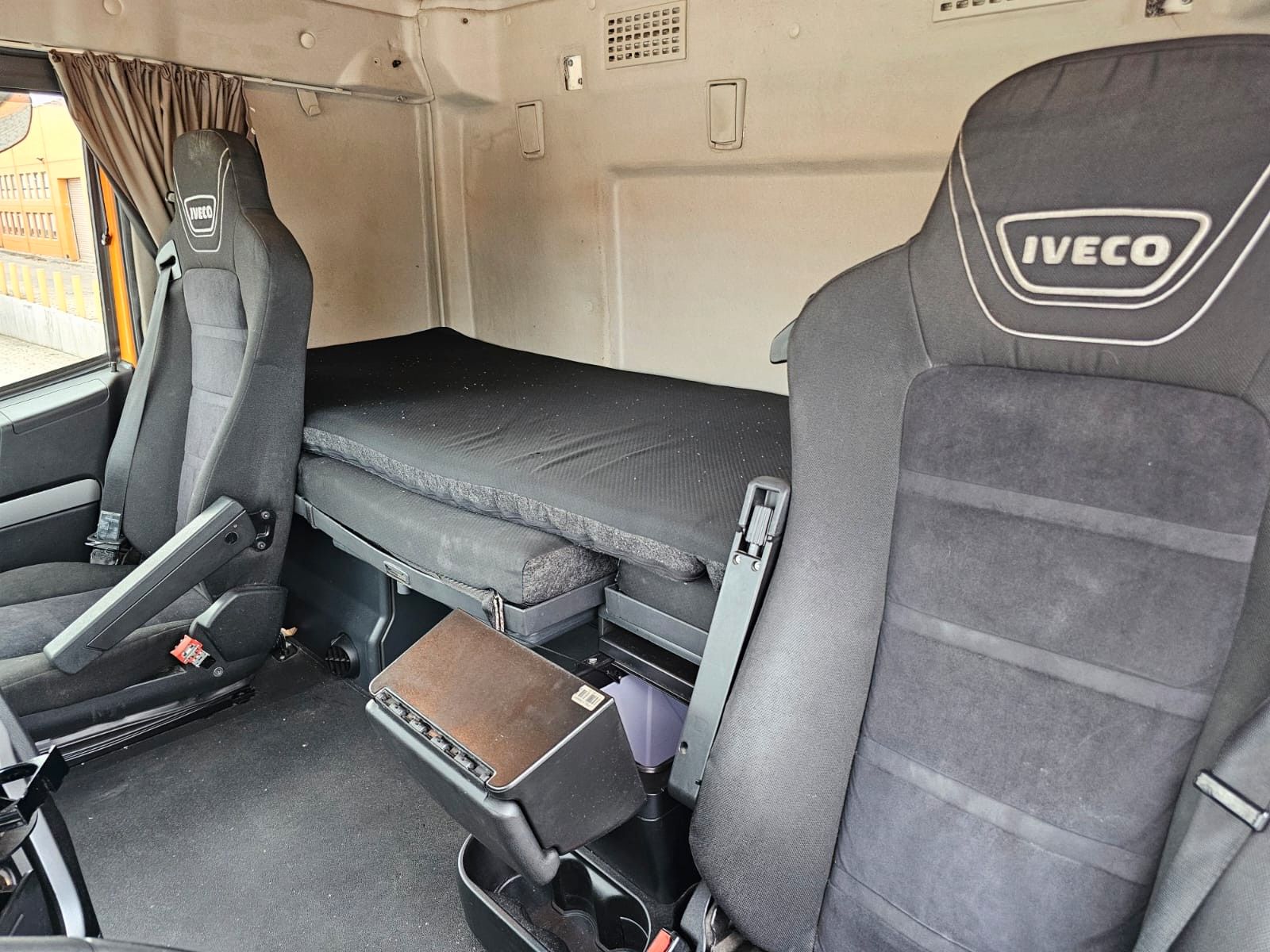 Fahrzeugabbildung Iveco 460 Hi Way, Retarder, Abstandstempomat