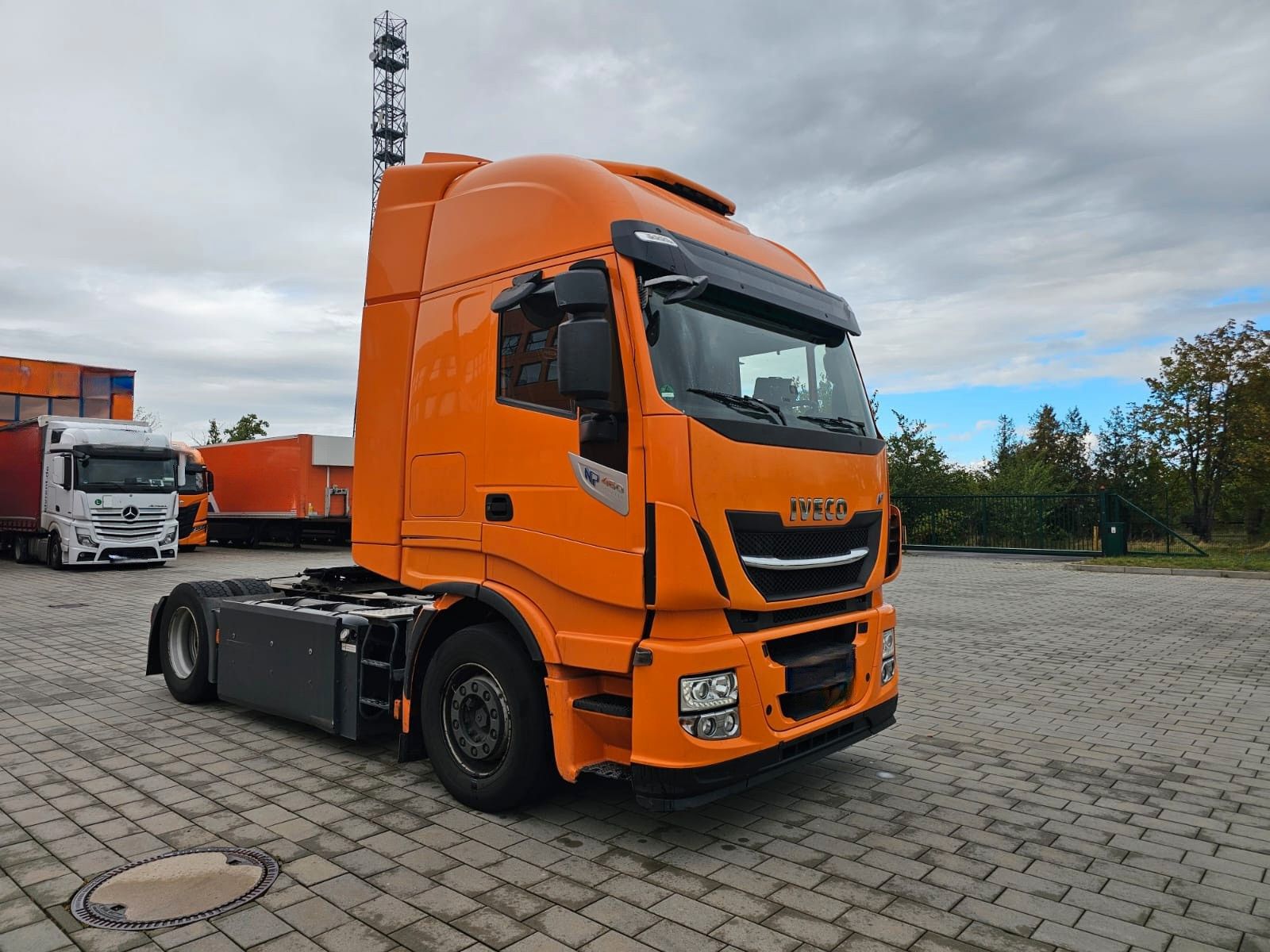 Fahrzeugabbildung Iveco 460 Hi Way, Retarder, Abstandstempomat