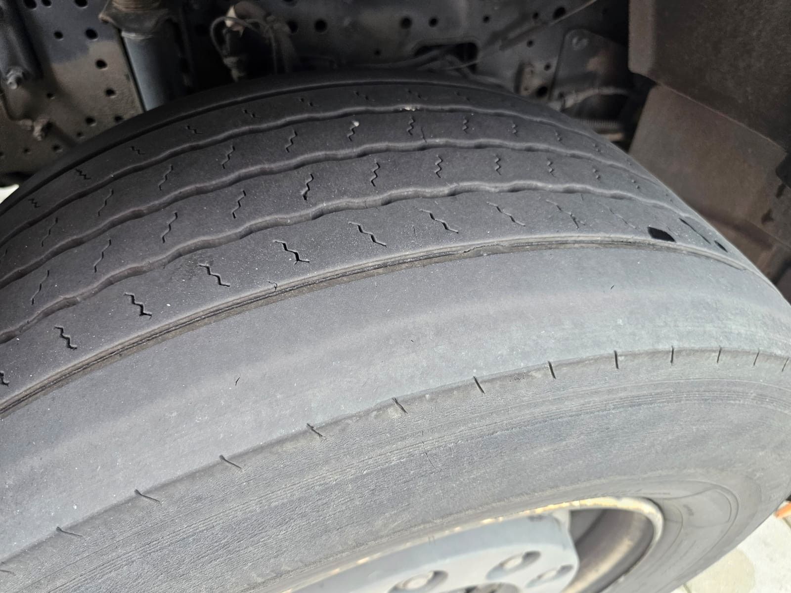 Fahrzeugabbildung Iveco 460 Hi Way, Retarder, Abstandstempomat