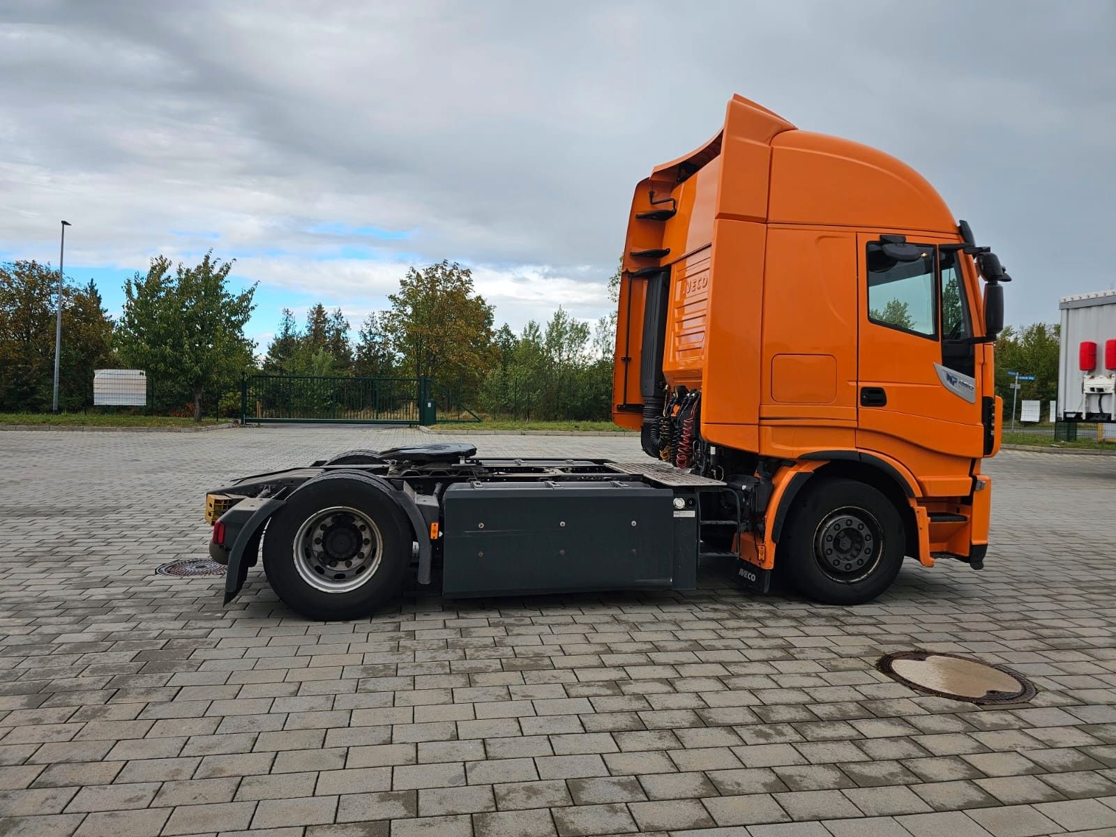 Fahrzeugabbildung Iveco 460 Hi Way, Retarder, Abstandstempomat