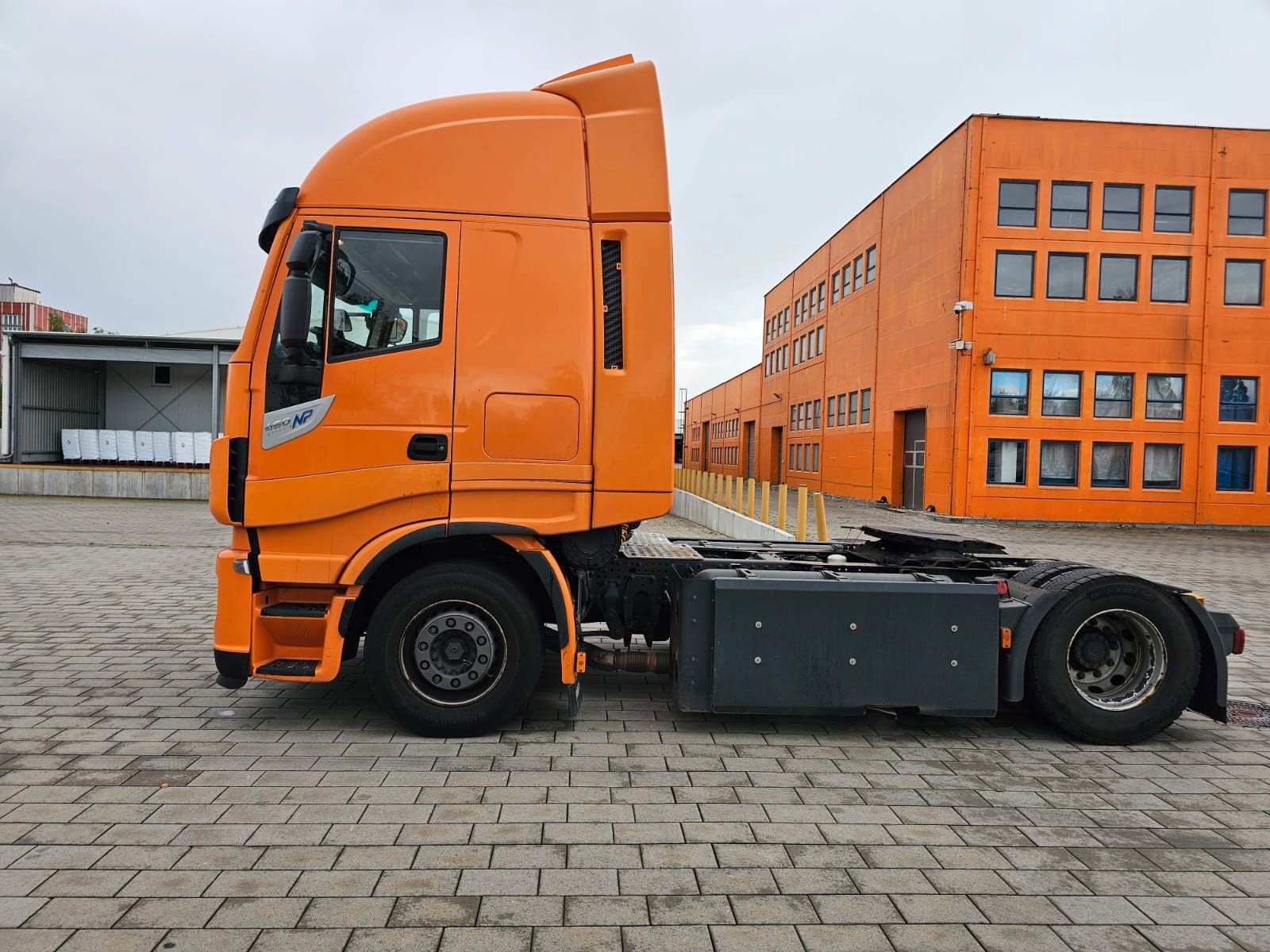 Fahrzeugabbildung Iveco 460 Hi Way, Retarder, Abstandstempomat