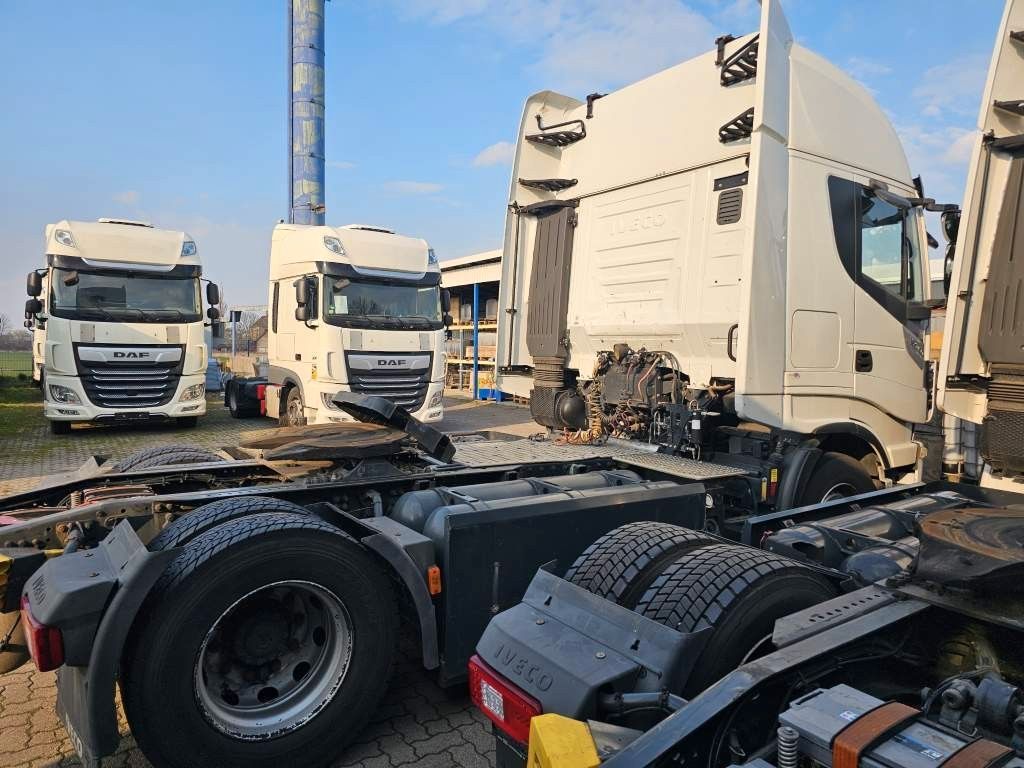 Fahrzeugabbildung Iveco 460 Hi Way, Retarder, Reifendruckkontrolle