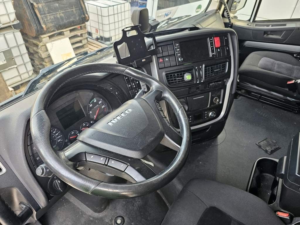 Fahrzeugabbildung Iveco 460 Hi Way, Retarder, Reifendruckkontrolle