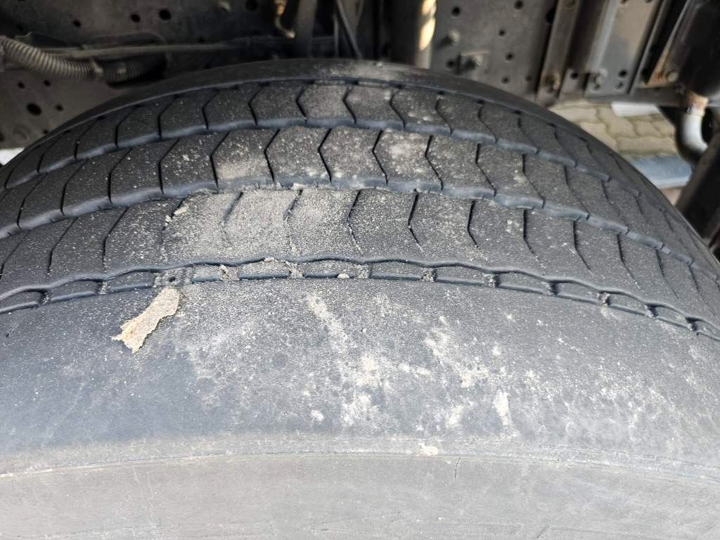 Fahrzeugabbildung Iveco 460 Hi Way, Retarder, Reifendruckkontrolle