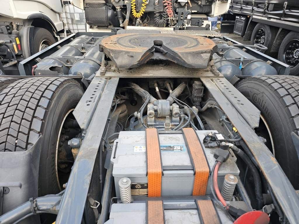 Fahrzeugabbildung Iveco 460 Hi Way, Retarder, Reifendruckkontrolle