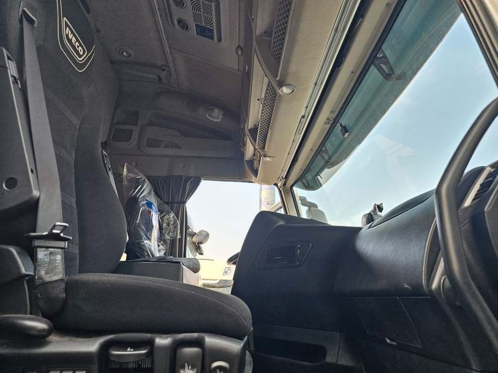 Fahrzeugabbildung Iveco 460 Hi Way, Retarder, Reifendruckkontrolle