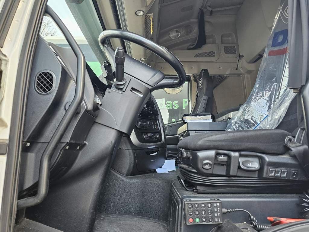 Fahrzeugabbildung Iveco 460 Hi Way, Retarder, Reifendruckkontrolle