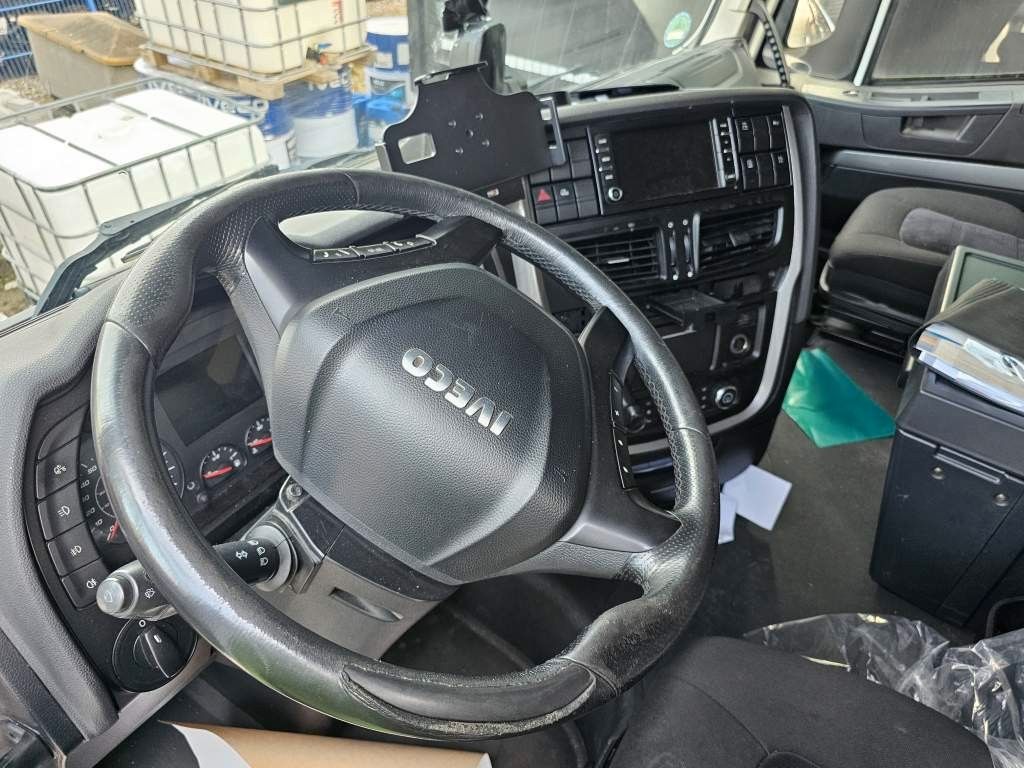 Fahrzeugabbildung Iveco 460 Hi Way, Retarder, Reifendruckkontrolle