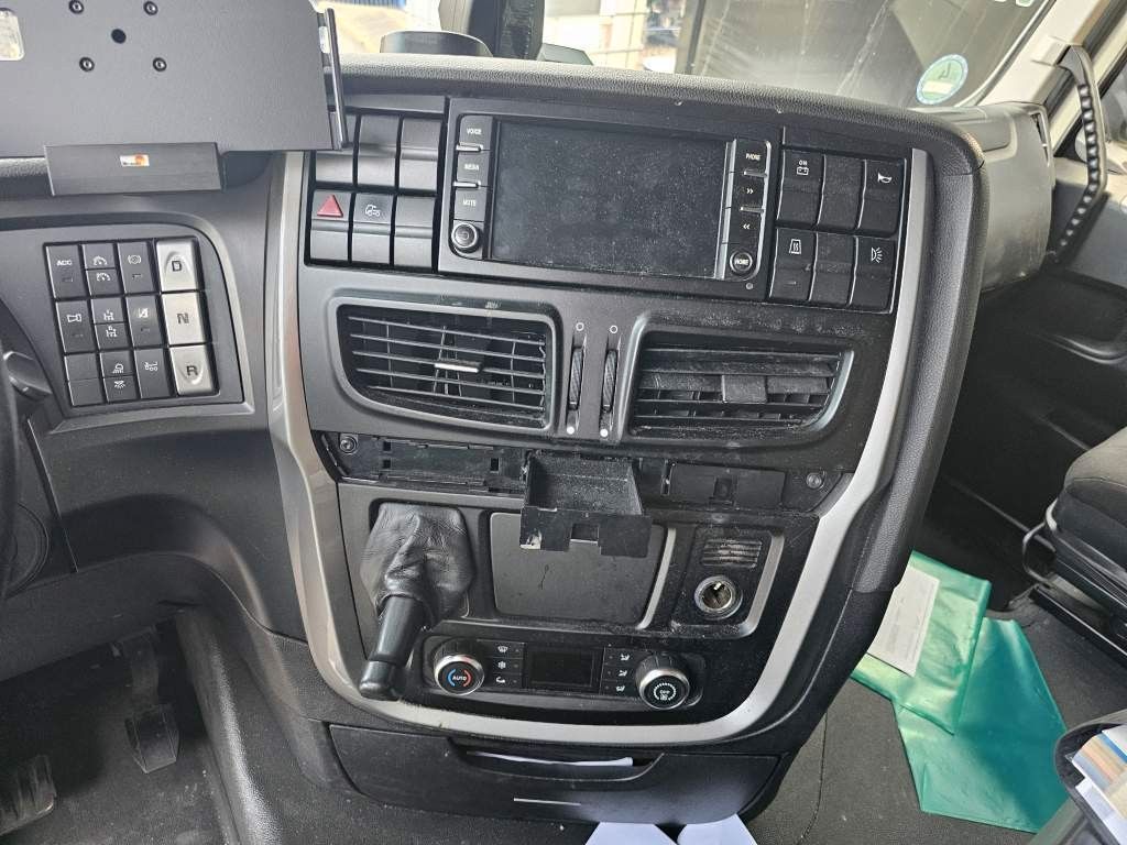 Fahrzeugabbildung Iveco 460 Hi Way, Retarder, Reifendruckkontrolle