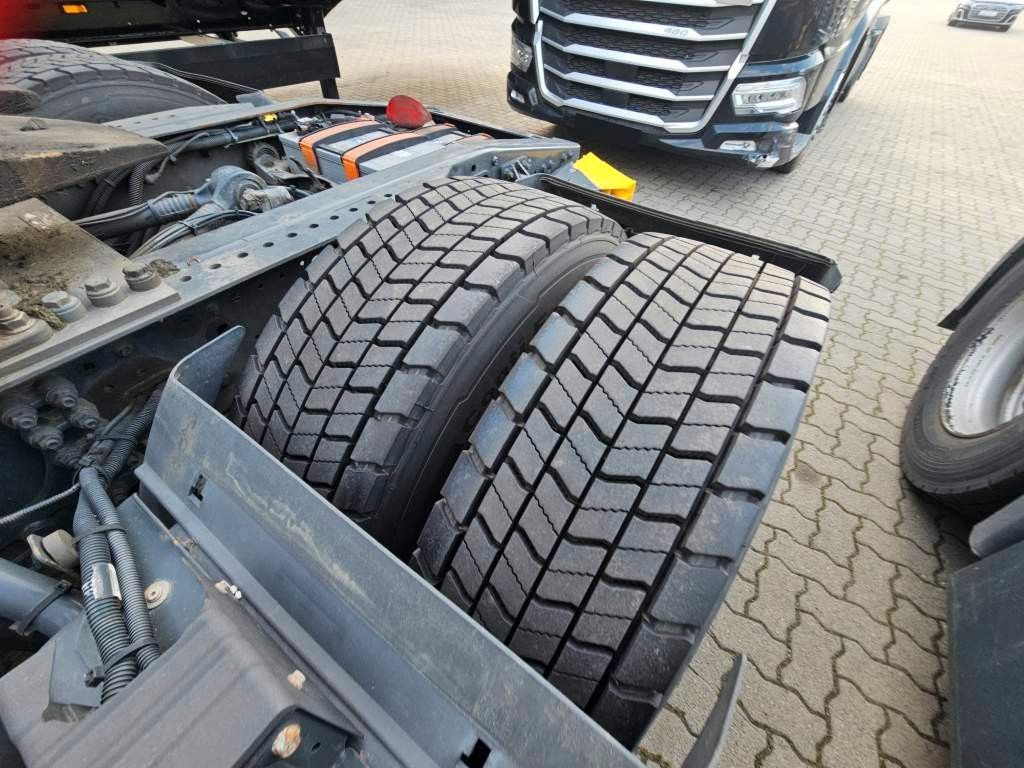 Fahrzeugabbildung Iveco 460 Hi Way, Retarder, Reifendruckkontrolle