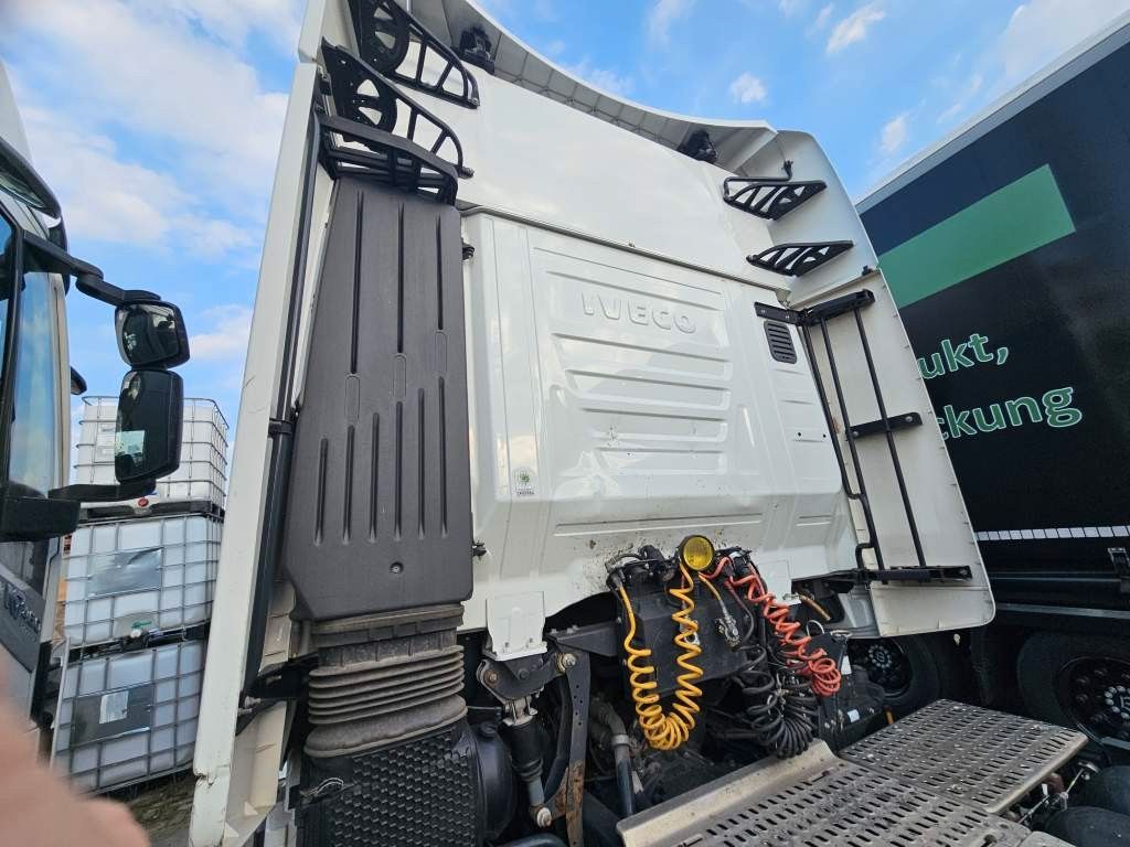 Fahrzeugabbildung Iveco 460 Hi Way, Retarder, Reifendruckkontrolle