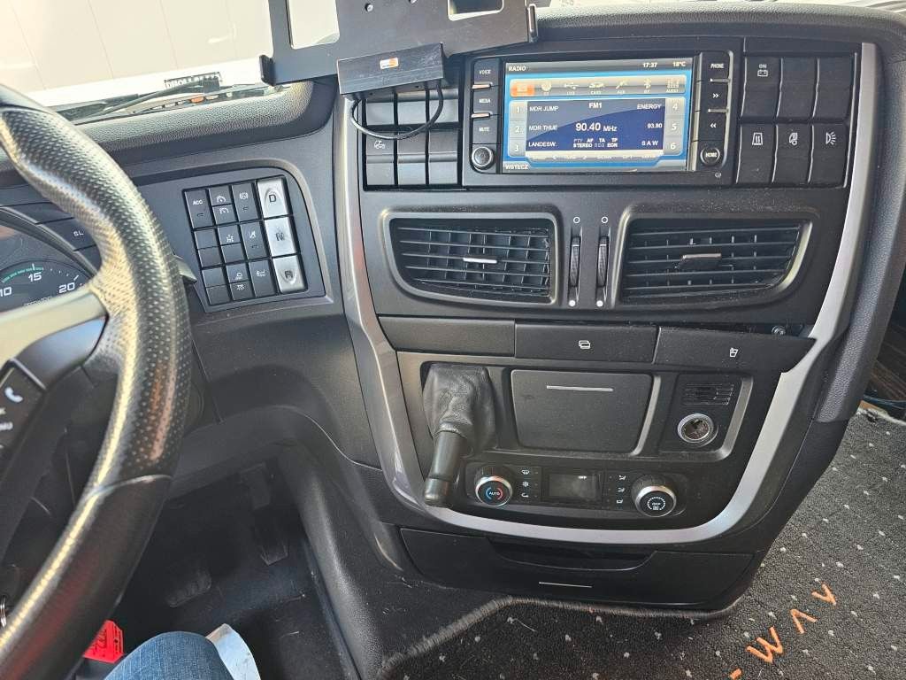 Fahrzeugabbildung Iveco 460 Hi Way, Retarder, Standklima