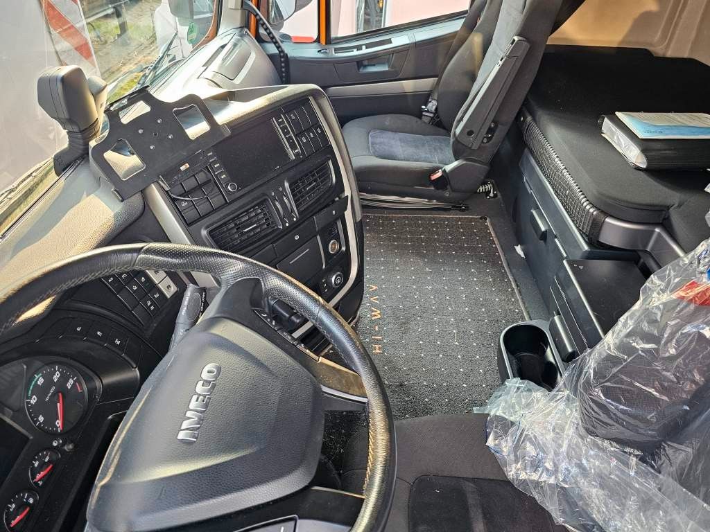 Fahrzeugabbildung Iveco 460 Hi Way, Retarder, Standklima
