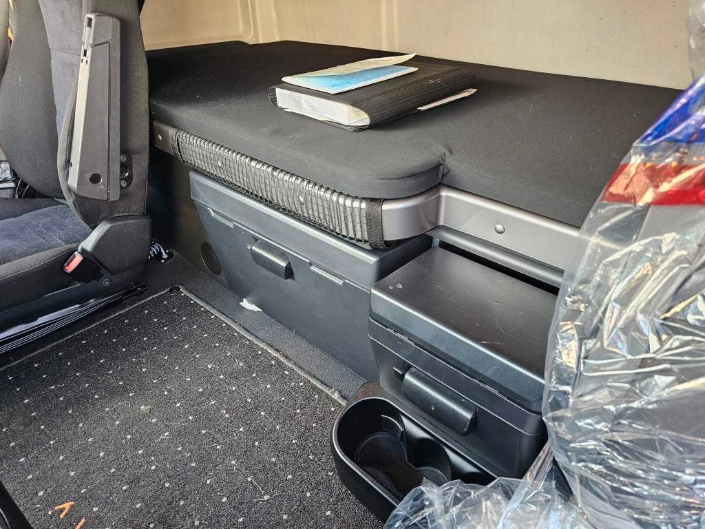 Fahrzeugabbildung Iveco 460 Hi Way, Retarder, Standklima