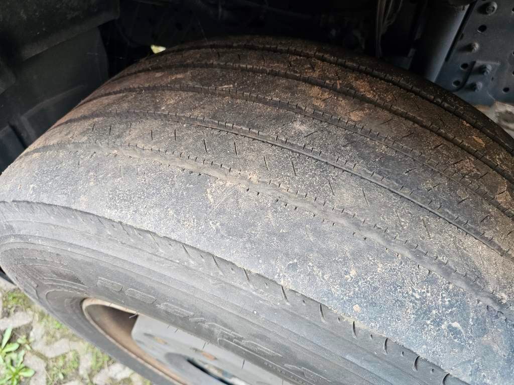 Fahrzeugabbildung Iveco 460 Hi Way, Retarder, Standklima