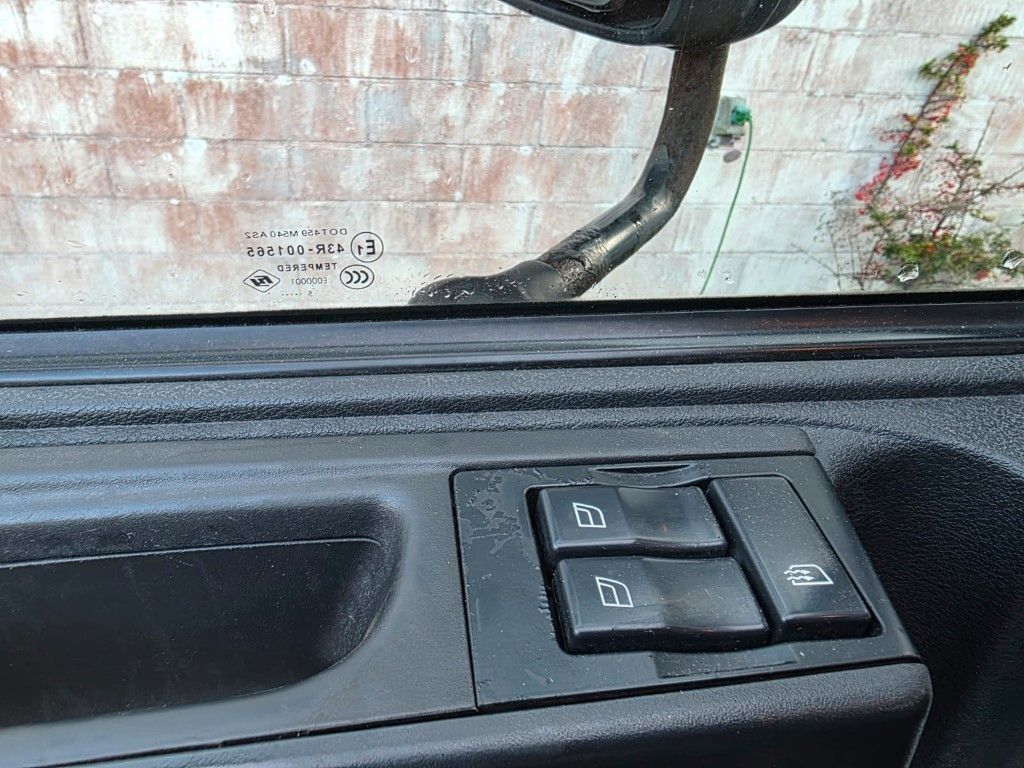 Fahrzeugabbildung Volvo FE 320 6x2/4 Abroller mit Cont. + Kran HMF 1820