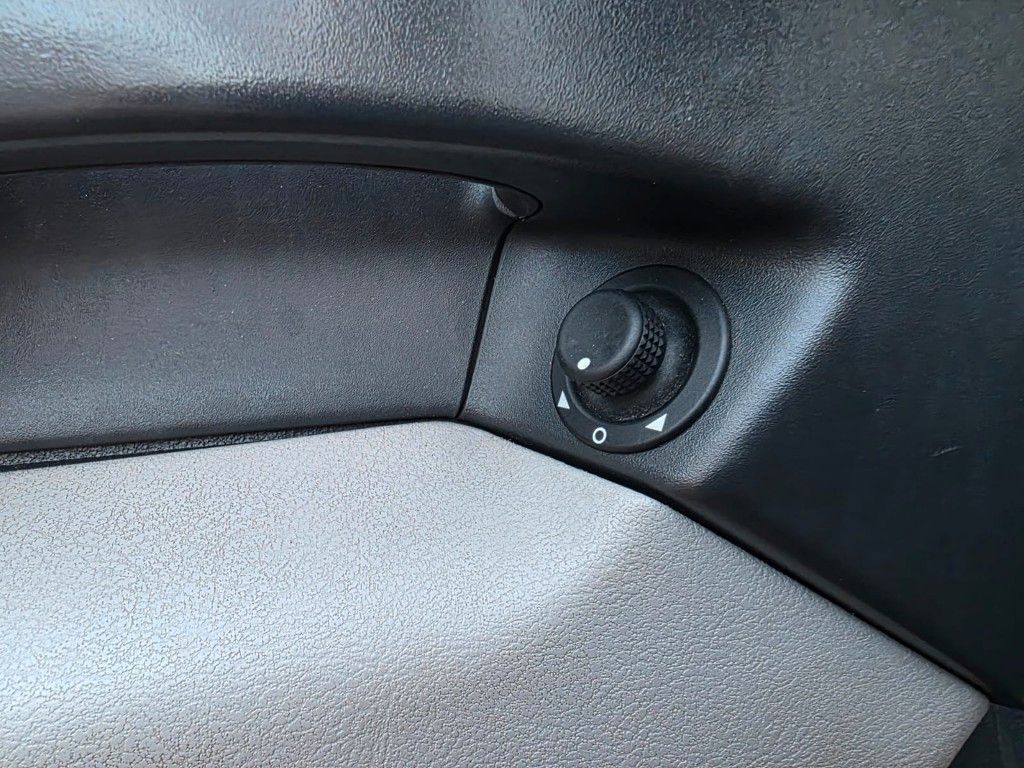 Fahrzeugabbildung Volvo FE 320 6x2/4 Abroller mit Cont. + Kran HMF 1820