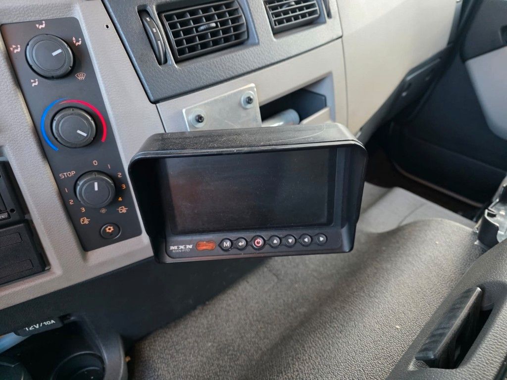 Fahrzeugabbildung Volvo FE 320 6x2/4 Abroller mit Cont. + Kran HMF 1820