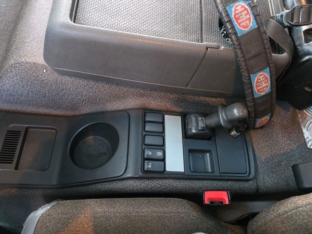 Fahrzeugabbildung Volvo FE 320 6x2/4 Abroller mit Cont. + Kran HMF 1820