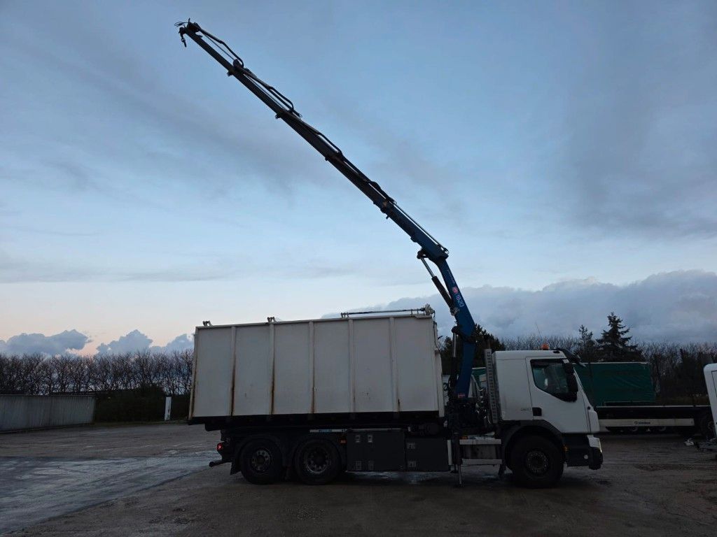 Fahrzeugabbildung Volvo FE 320 6x2/4 Abroller mit Cont. + Kran HMF 1820