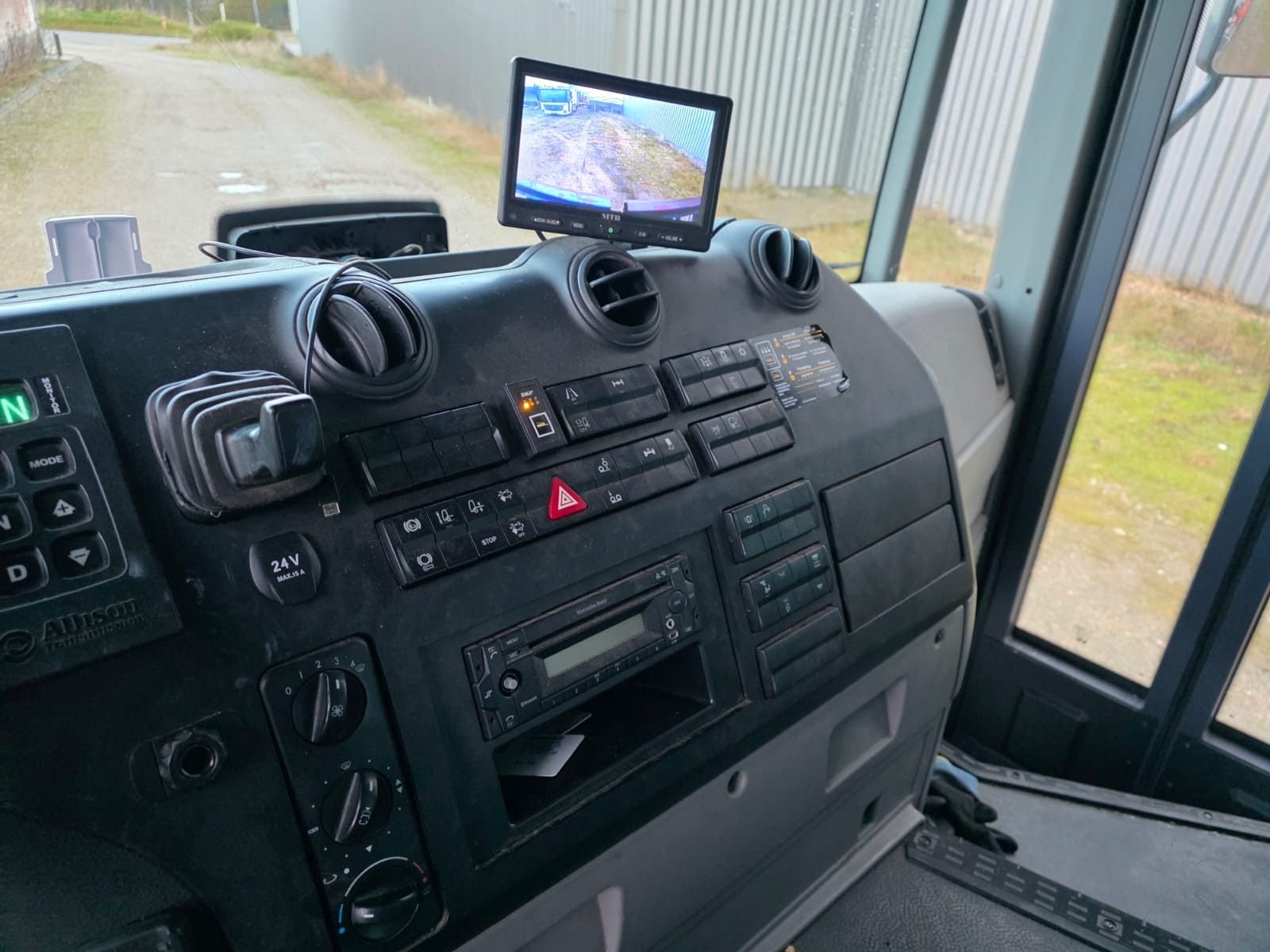 Fahrzeugabbildung Mercedes-Benz 2635 NTM 2 Kammern 12,6+6,2 cbm, Klima