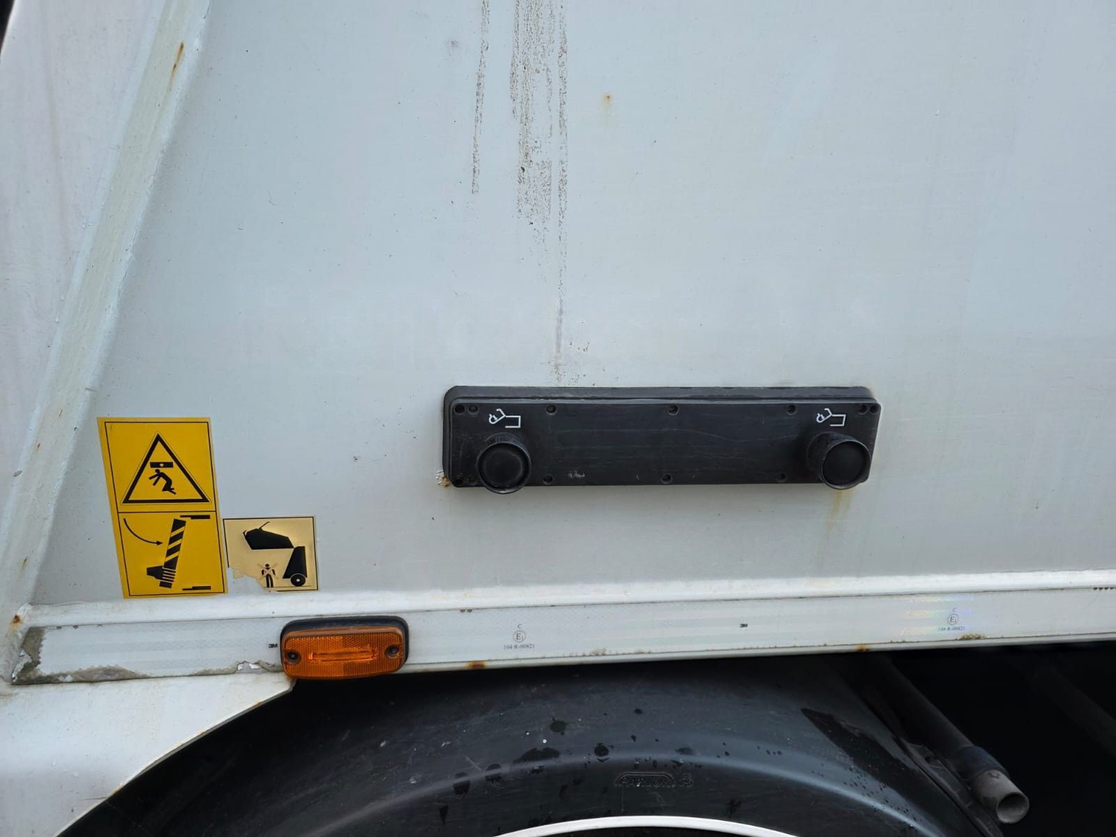 Fahrzeugabbildung Mercedes-Benz 2635 NTM 2 Kammern 12,6+6,2 cbm, Klima