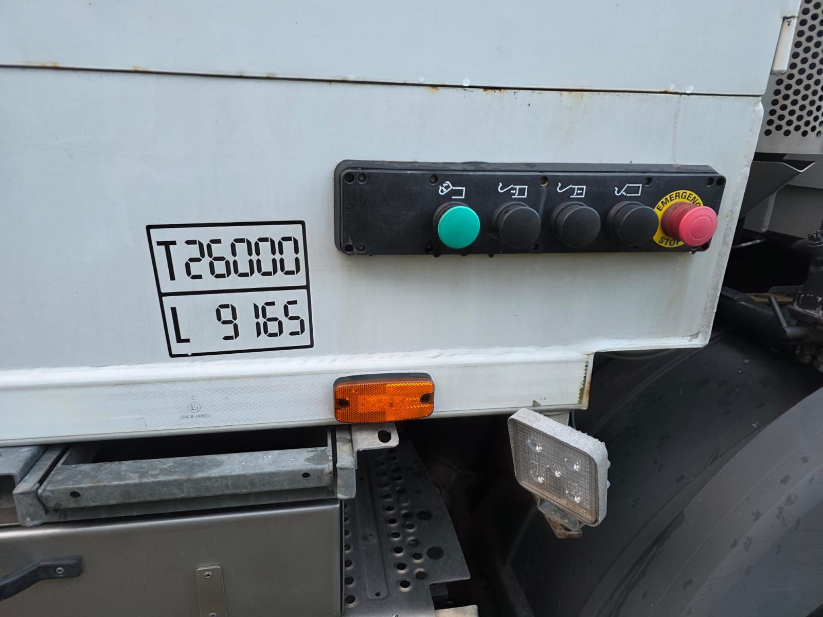 Fahrzeugabbildung Mercedes-Benz 2635 NTM 2 Kammern 12,6+6,2 cbm, Klima