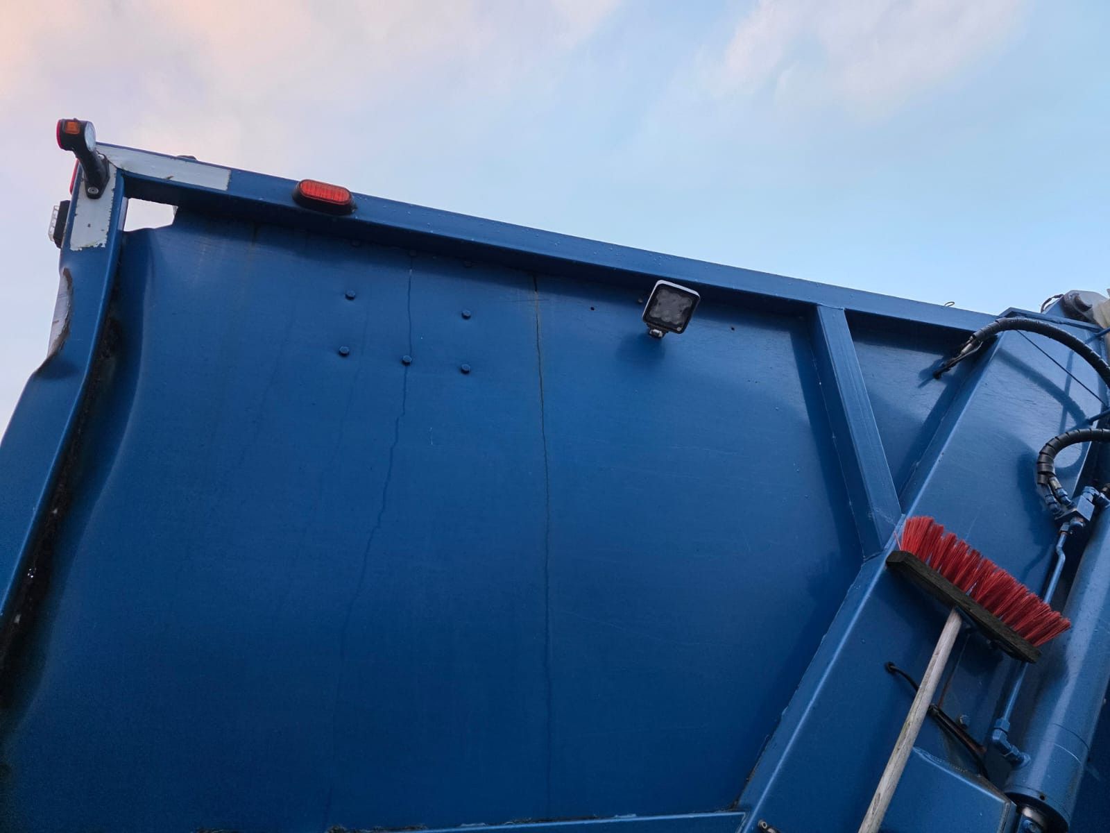 Fahrzeugabbildung Mercedes-Benz 2635 NTM 2 Kammern 12,6+6,2 cbm, Klima