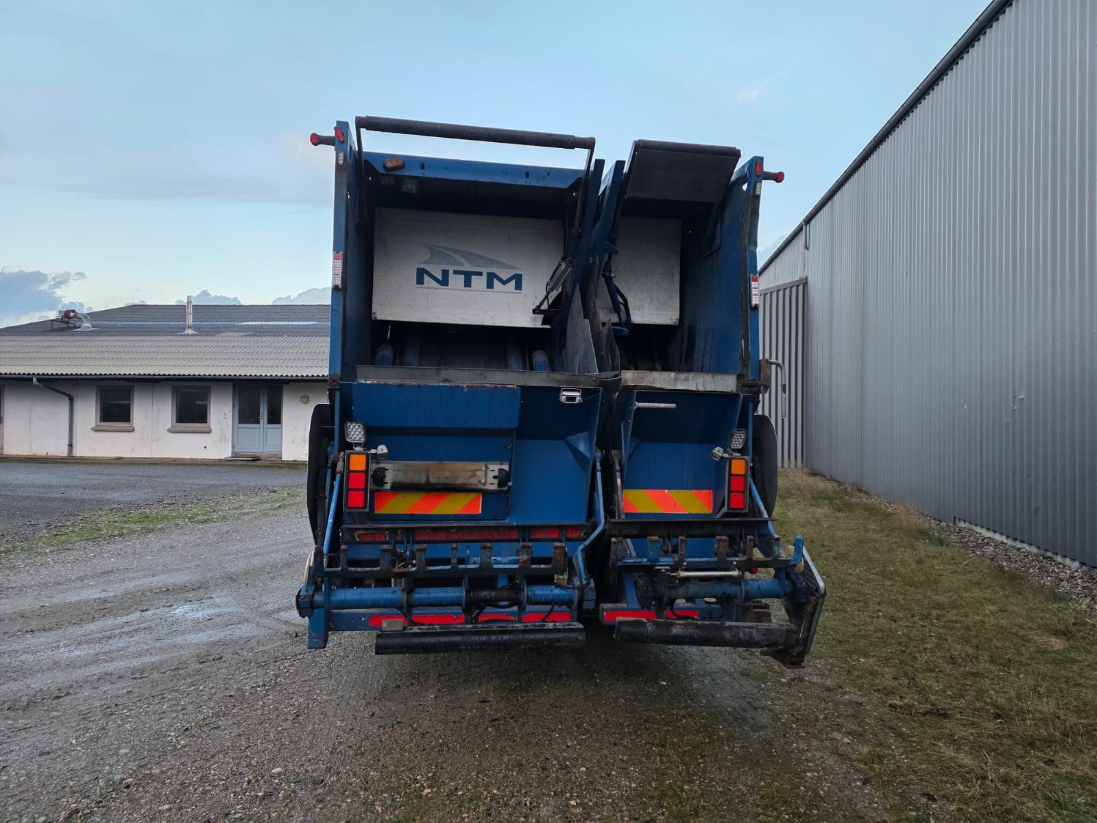 Fahrzeugabbildung Mercedes-Benz 2635 NTM 2 Kammern 12,6+6,2 cbm, Klima