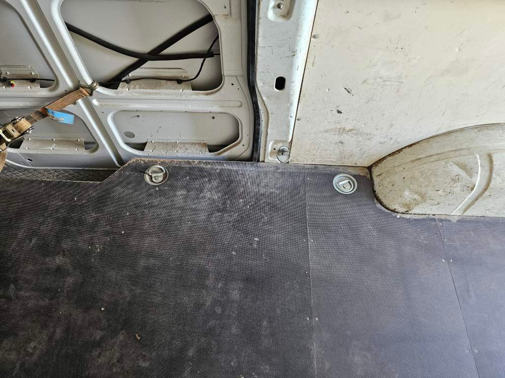 Fahrzeugabbildung Iveco 35S16 A8 V L, mittellang & hoch, kleiner Schaden