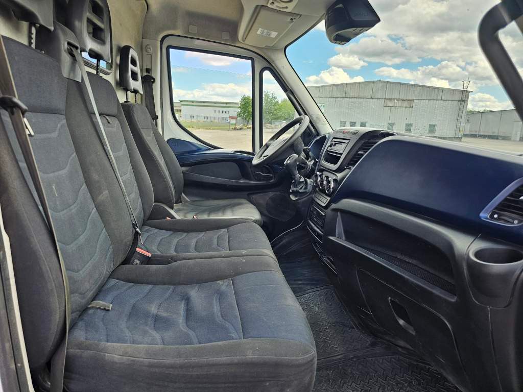 Fahrzeugabbildung Iveco 35S16 A8 V L, mittellang & hoch, kleiner Schaden