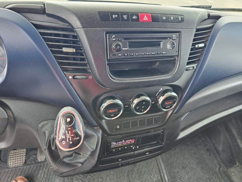 Fahrzeugabbildung Iveco 35S16 A8 V L, mittellang & hoch, kleiner Schaden