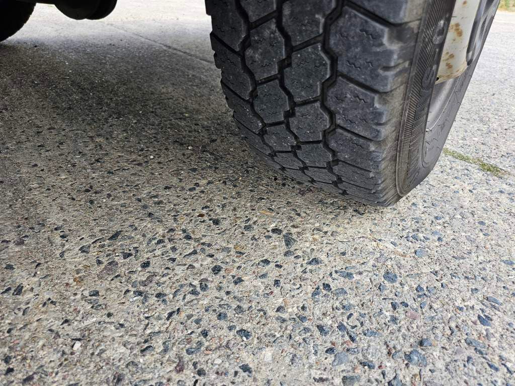 Fahrzeugabbildung Iveco 35S16 A8 V L, mittellang & hoch, kleiner Schaden