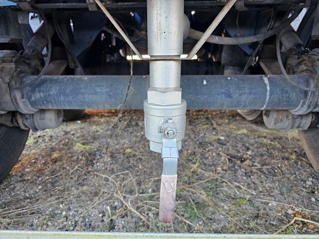 Fahrzeugabbildung Schmitz Cargobull 20" Tankconatinerchassis + Tankcontainer