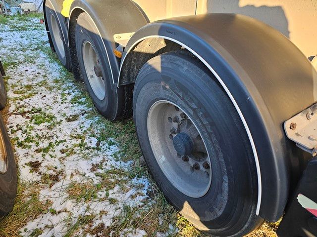 Fahrzeugabbildung Vanhool Tankchassis mit Tankcontainer