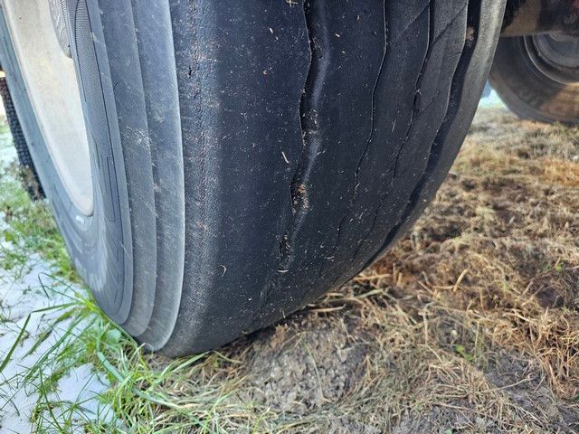 Fahrzeugabbildung Vanhool Tankchassis mit Tankcontainer