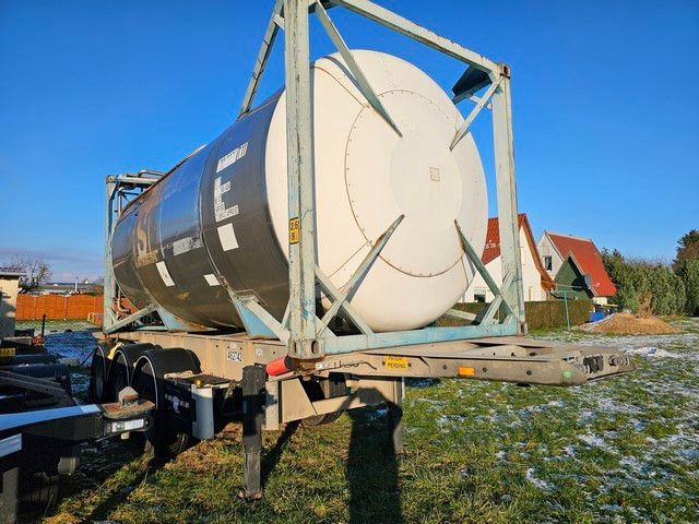 Fahrzeugabbildung Vanhool Tankchassis mit Tankcontainer