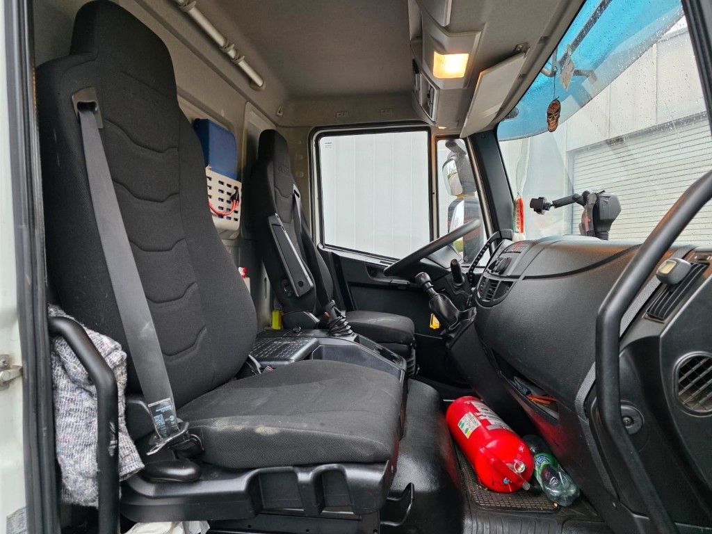 Fahrzeugabbildung Iveco 80-220 Eurocargo, Gardine, ladebordwand