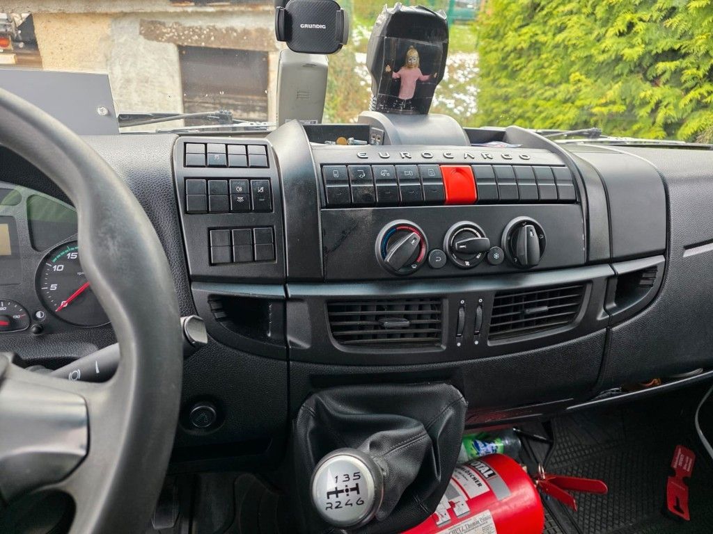 Fahrzeugabbildung Iveco 80-220 Eurocargo, Gardine, ladebordwand