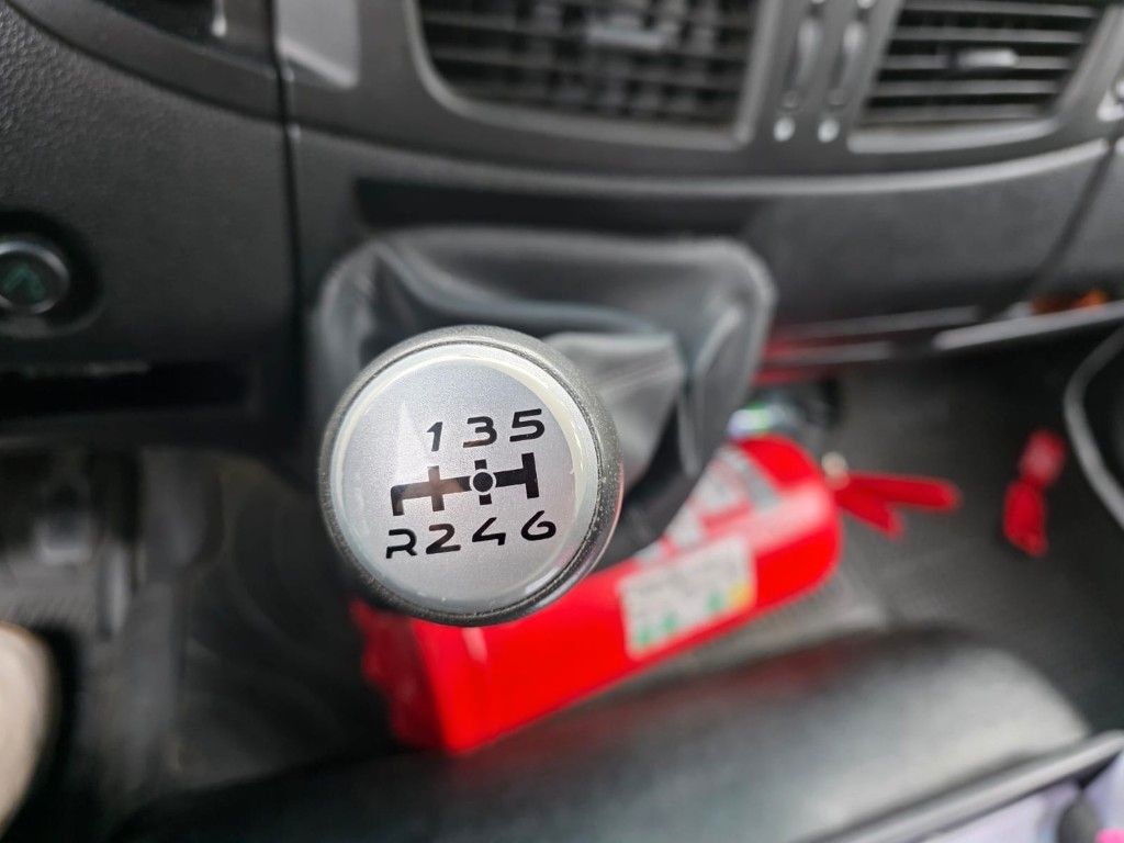 Fahrzeugabbildung Iveco 80-220 Eurocargo, Gardine, ladebordwand