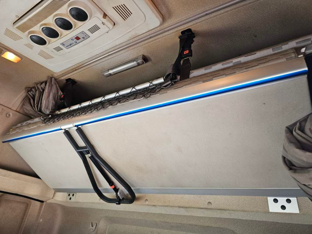 Fahrzeugabbildung DAF DAF CF 310 Space Cab, Gardine, Ladebordwand 1,5