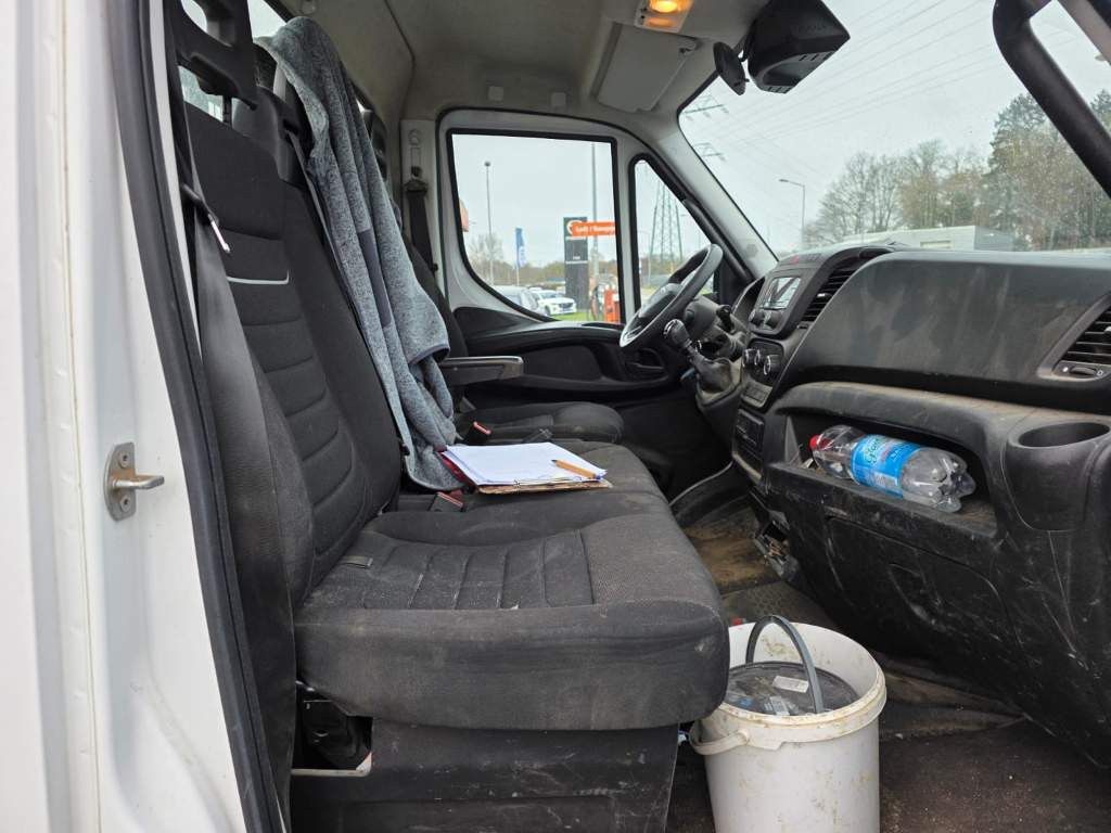 Fahrzeugabbildung Iveco 70C18 3-Seiten-Kipper, AHK, Klima