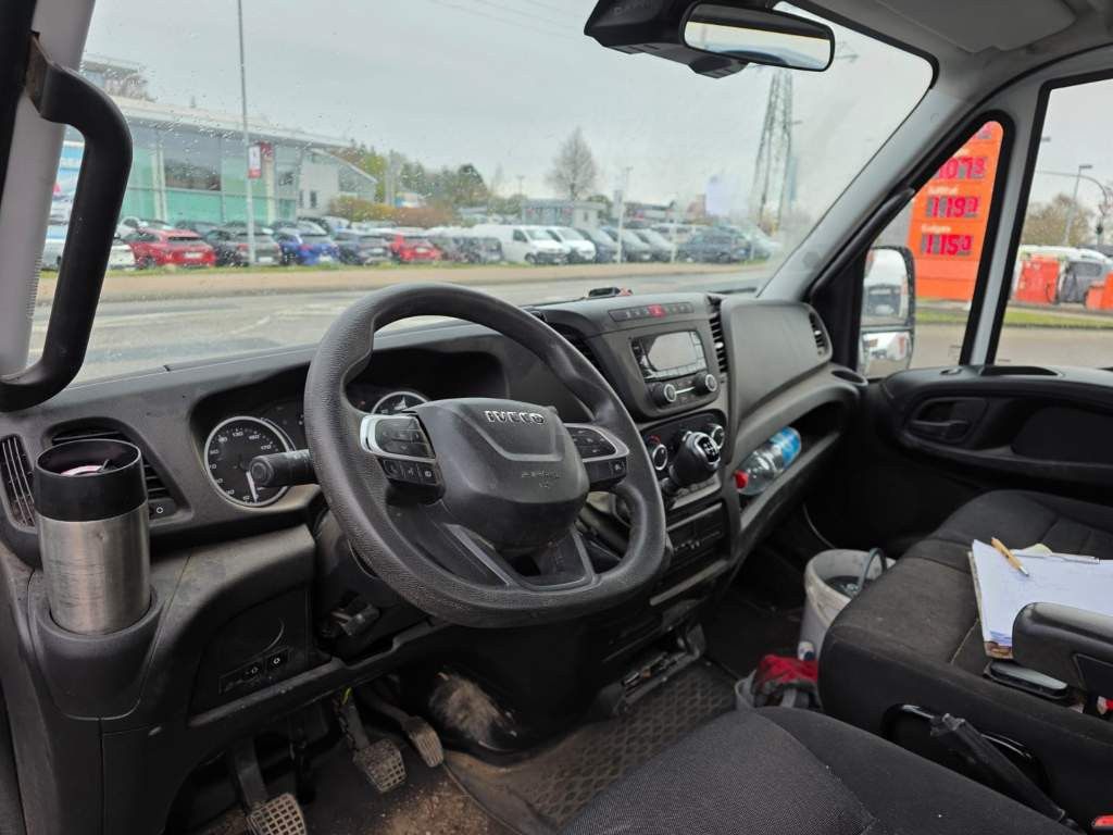 Fahrzeugabbildung Iveco 70C18 3-Seiten-Kipper, AHK, Klima