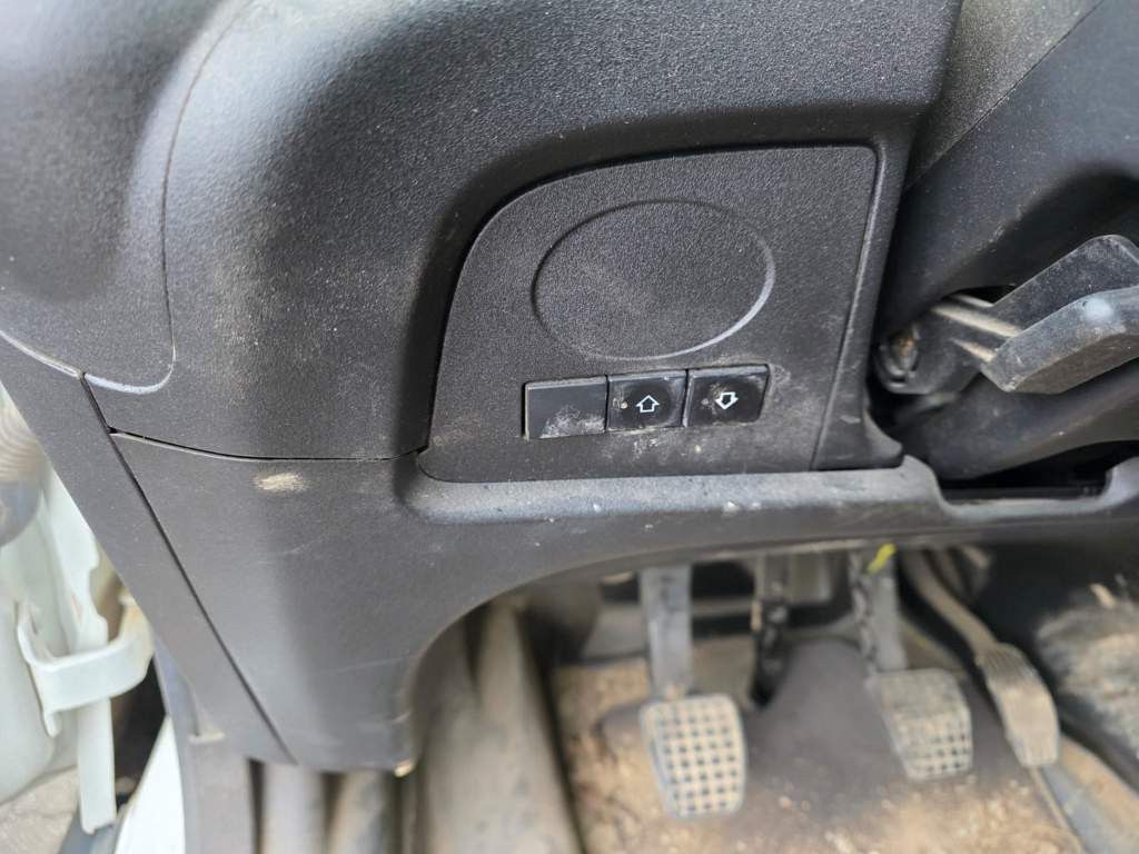 Fahrzeugabbildung Iveco 70C18 3-Seiten-Kipper, AHK, Klima