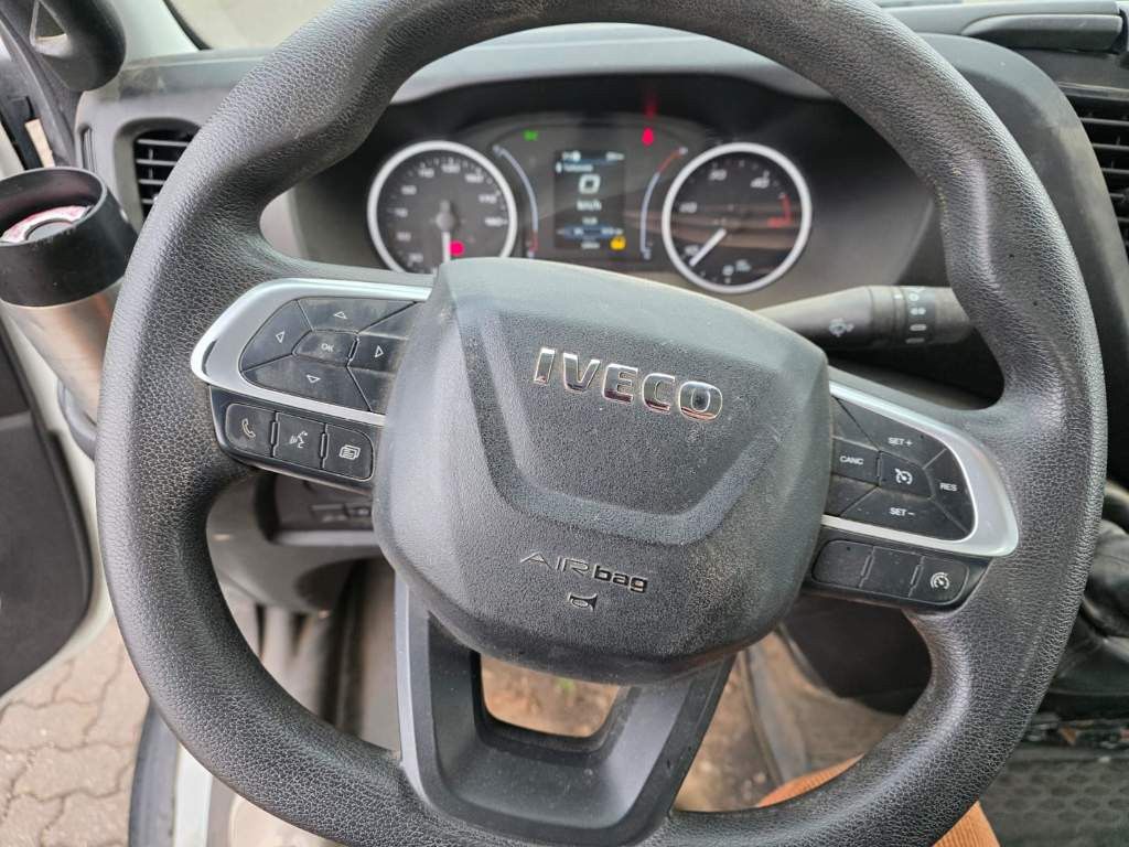 Fahrzeugabbildung Iveco 70C18 3-Seiten-Kipper, AHK, Klima