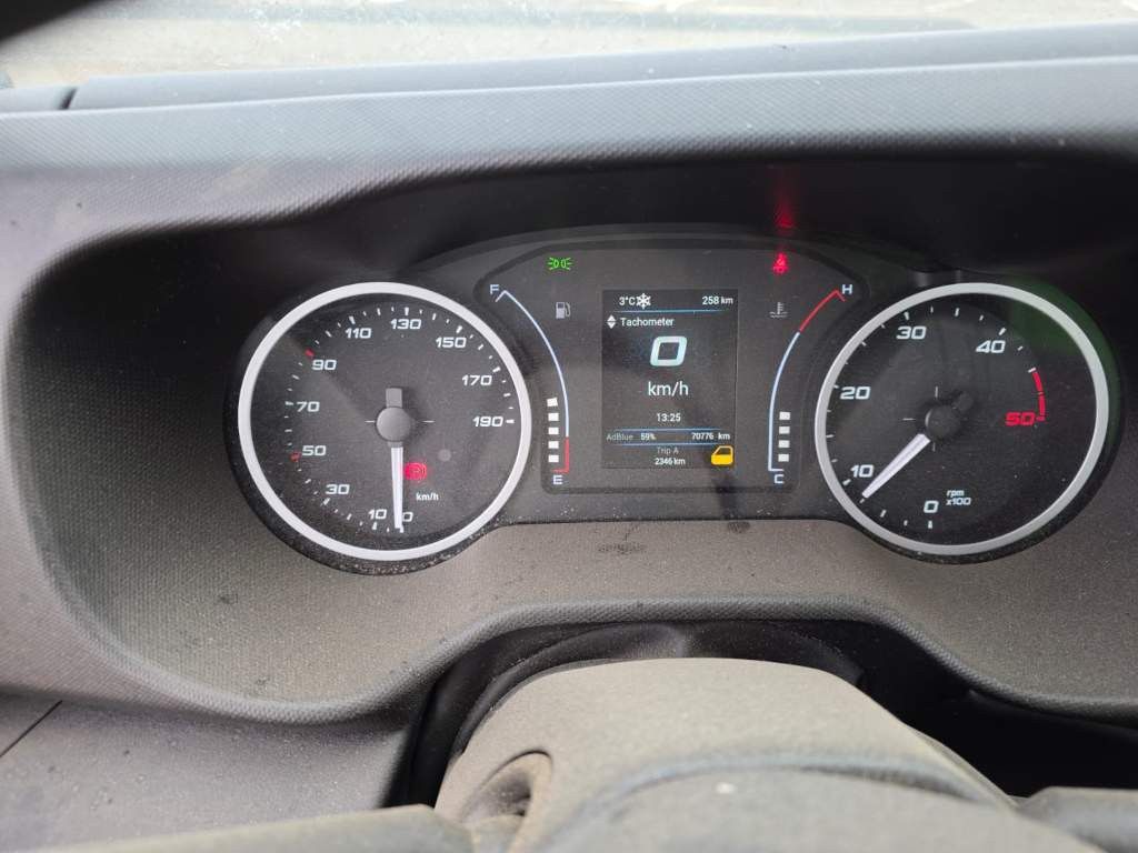 Fahrzeugabbildung Iveco 70C18 3-Seiten-Kipper, AHK, Klima