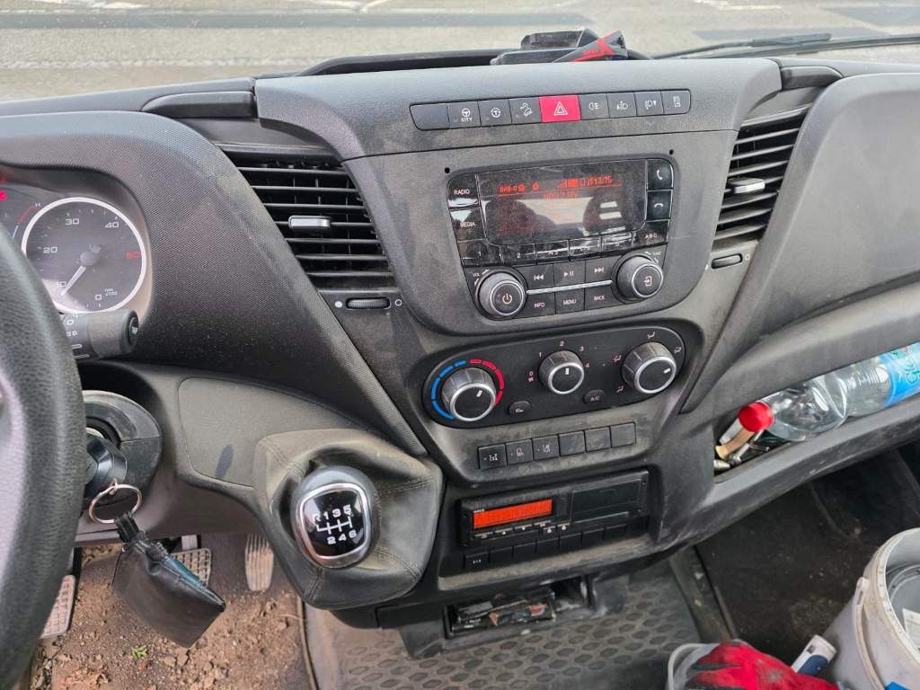 Fahrzeugabbildung Iveco 70C18 3-Seiten-Kipper, AHK, Klima